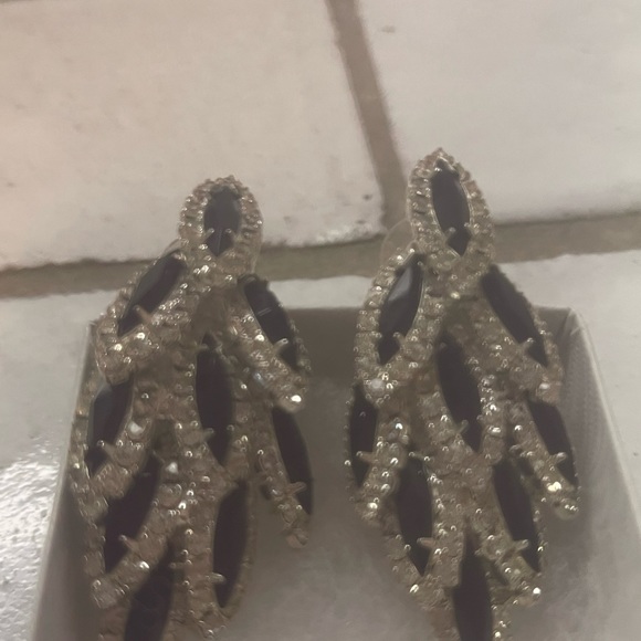 Beautiful drop pierced earrings - Picture 3 of 3